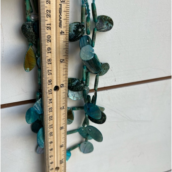 Turquoise Shell Beaded Necklace - Picture 4 of 4